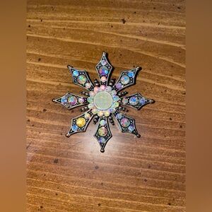 Silvertone Starburst Brooch Snowflake Iridescent Stones Excellent Condition